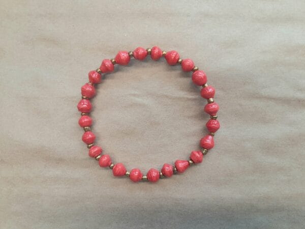 RANNEKORU , Paperihelmet punainen / BRACELET , Paper beads red
